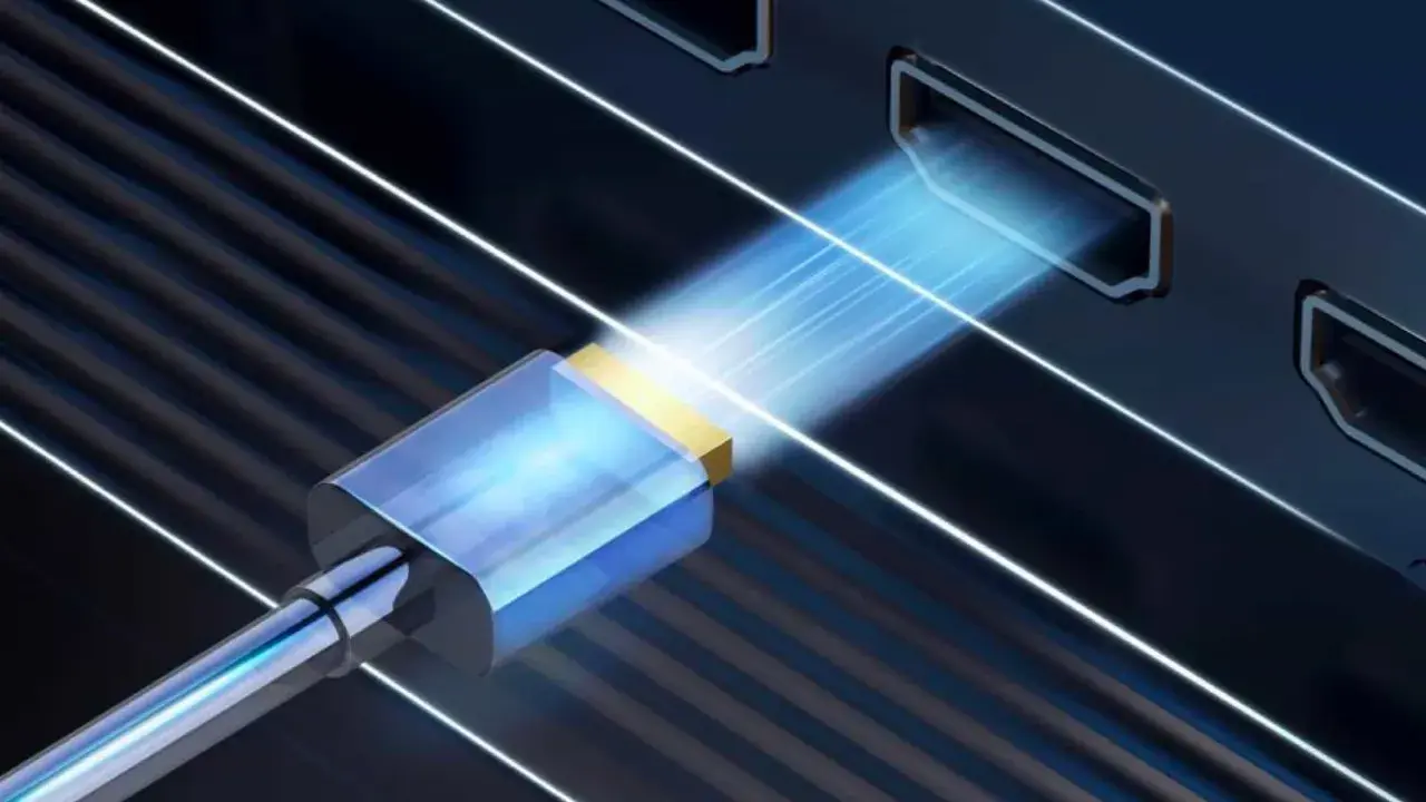 Connexion HDMI pour projeter l'écran de votre PC sur une TV HD. Le câble bleu et or s'insère dans un port, symbolisant le transfert de données.