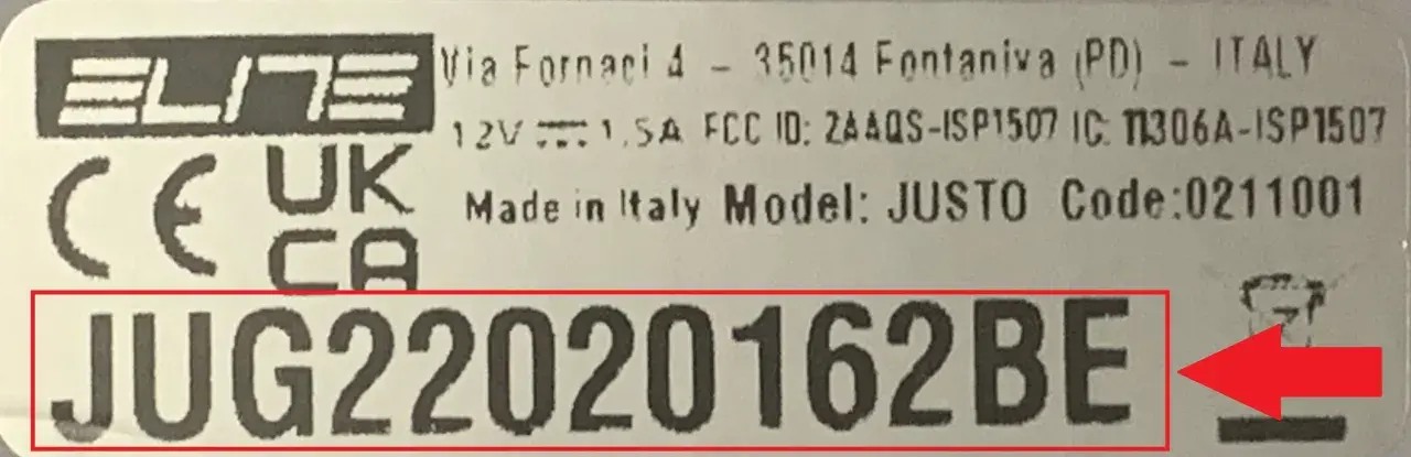Étiquette avec le numéro de série JUG22020162BE, modèle JUSTO, fabriqué en Italie. Ce numéro est essentiel pour l'identification de votre trottinette Dualtron.