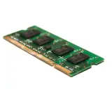 Une barrette de mémoire vive d'ordinateur, composant essentiel pour la rapidité de votre machine.