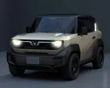 Le VinFast VF3, un SUV compact et audacieux, se présente avec un design distinctif, des phares LED lumineux et une allure robuste.