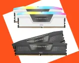 Deux kits de RAM DDR5 Vengeance, un blanc RGB et un noir, pour optimiser combien de RAM pour un PC gamer.