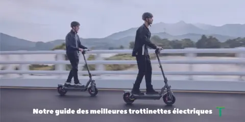 Deux hommes en trottinette électrique sur un pont. Notre application trajet trottinette vous aide à trouver le meilleur itinéraire.