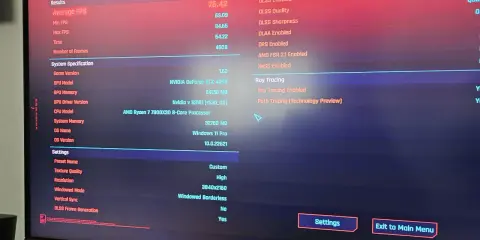 Écran affichant les performances d'un PC avec un processeur AMD Ryzen 7 7800X3D, une carte graphique NVIDIA RTX 4090, et les paramètres de jeu.