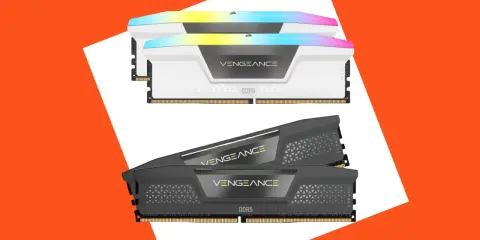 Deux kits de RAM DDR5 Vengeance, un blanc RGB et un noir, pour optimiser combien de RAM pour un PC gamer.