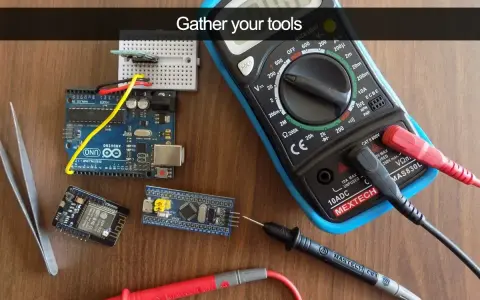 Multimètre, Arduino, et pinces pour comment tester une batterie de vélo électrique.