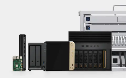 Un Raspberry Pi, un mini PC, deux NAS, un NAS plus grand et des équipements réseau. Parfait pour votre nas maison.