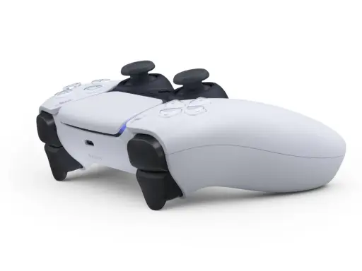 Manette PS5 blanche sur fond blanc, prête pour le jeu sur PC.