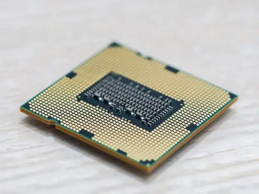 Le processeur d'un ordinateur, un composant essentiel pour le versus CPU.