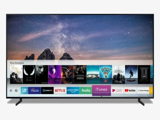 Écran de smart TV affichant des films récents et des applications de streaming. Un avis sur cette smart TV serait pertinent.