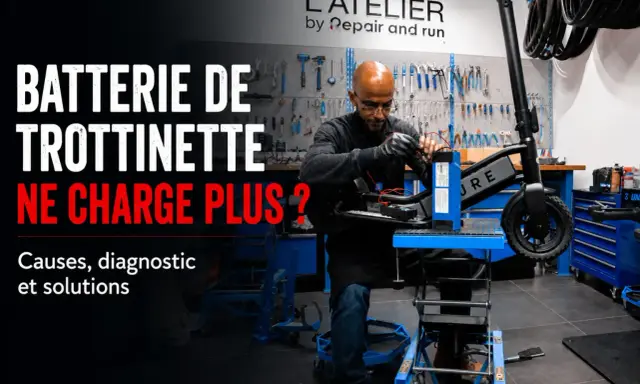 Un technicien répare une batterie de trottinette qui ne charge plus. Diagnostic et solutions pour votre trottinette électrique.