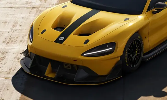 Voiture de course jaune vif, style su7 ultra, avec bandes noires et ailerons agressifs.
