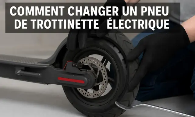 Mains gantées effectuant la réparation pneu trottinette électrique, démontant le pneu usé avec un levier.