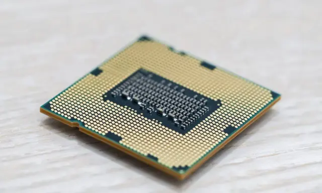 Le processeur d'un ordinateur, un composant essentiel pour le versus CPU.
