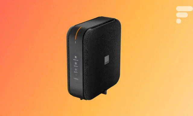 La Livebox 7 d'Orange, un routeur noir élégant avec des indicateurs lumineux, prêt à connecter votre maison.