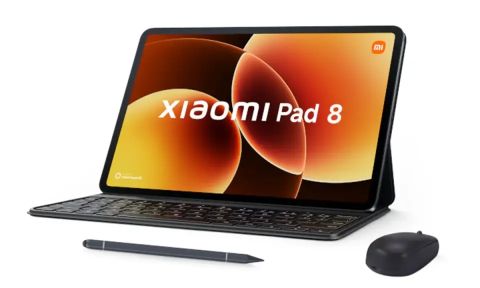 Le Xiaomi Pad 8, avec son clavier et son stylet, prêt pour la productivité.