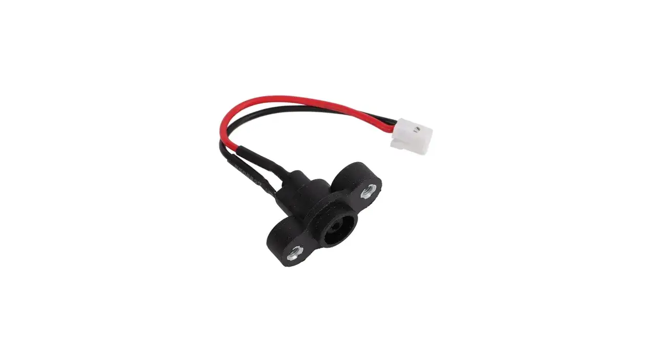 Connecteur de charge pour trottinette électrique. Ce composant permet à votre trottinette électrique de s'allumer que sur secteur, assurant ainsi sa recharge.