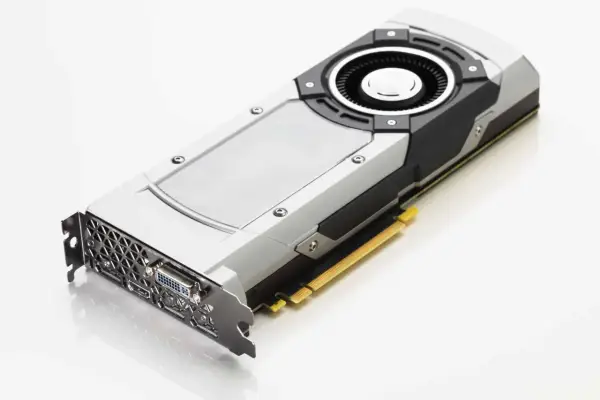 Carte graphique NVIDIA, prête pour un test GPU. Son design argenté et noir est prêt à montrer sa puissance.